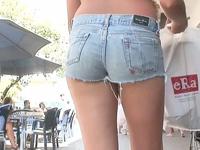 The chubby amateur is not ashamed to wear the hot pants jeans on her nice bubble butt